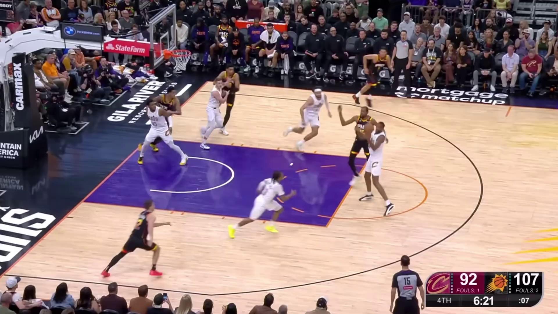 “赛季“白热化”!多场激烈对决争夺最佳战绩” “赛季“白热化”!多场激烈对决争夺最佳战绩”