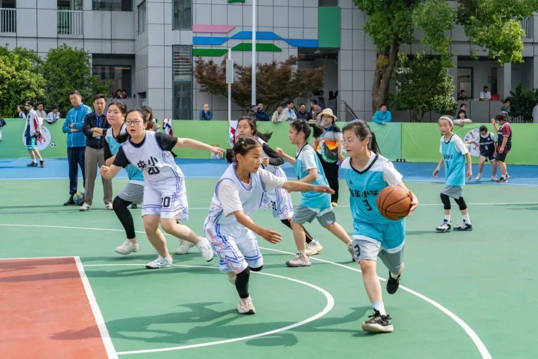 青少年“万众瞩目”篮球偶像养成计划在南京全面铺开,打造青春偶像的简单介绍 青少年“万众瞩目”篮球偶像养成计划在南京全面铺开,打造青春偶像的简单介绍