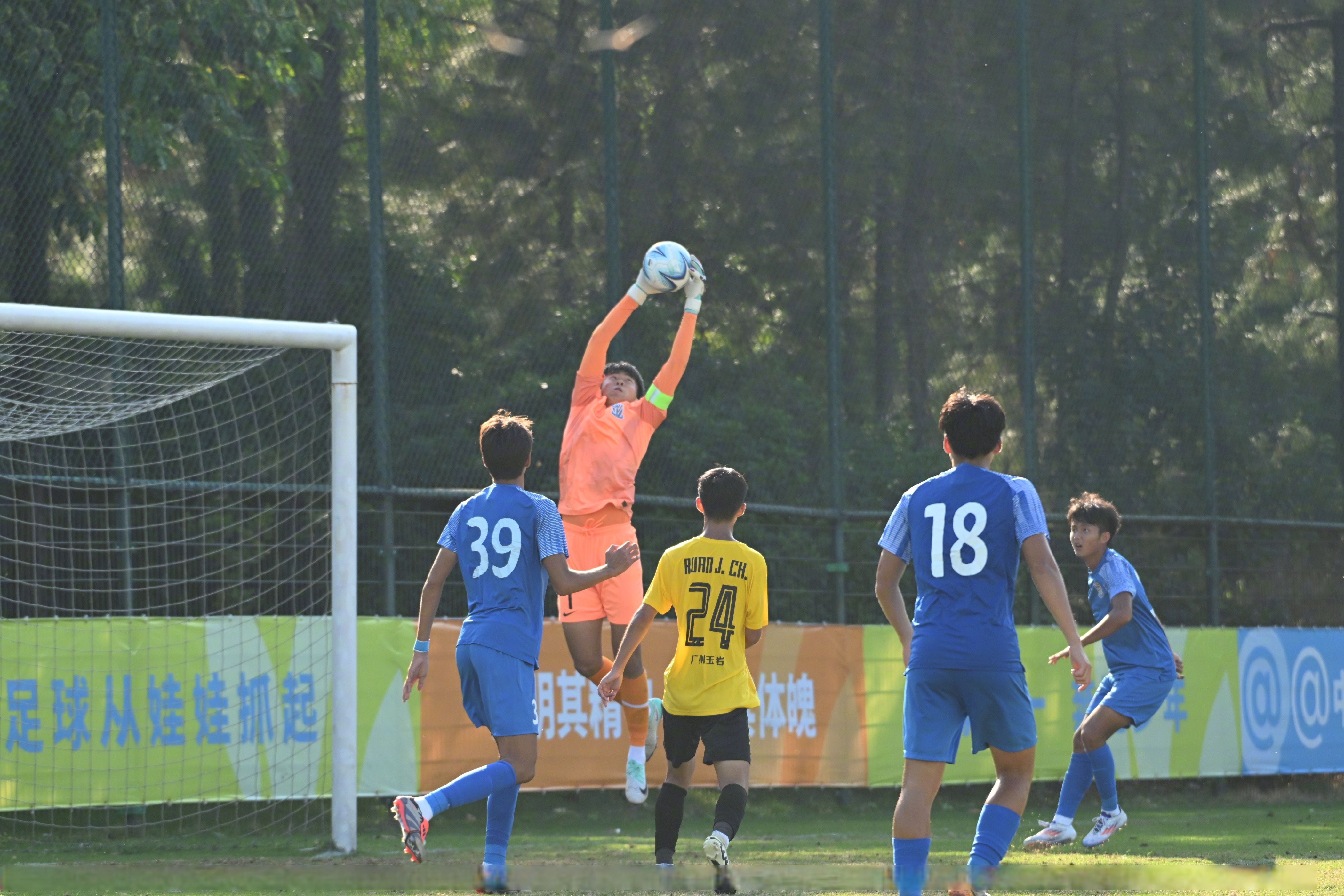 青少年足球初赛火热进行，基层基础持续夯实的简单介绍