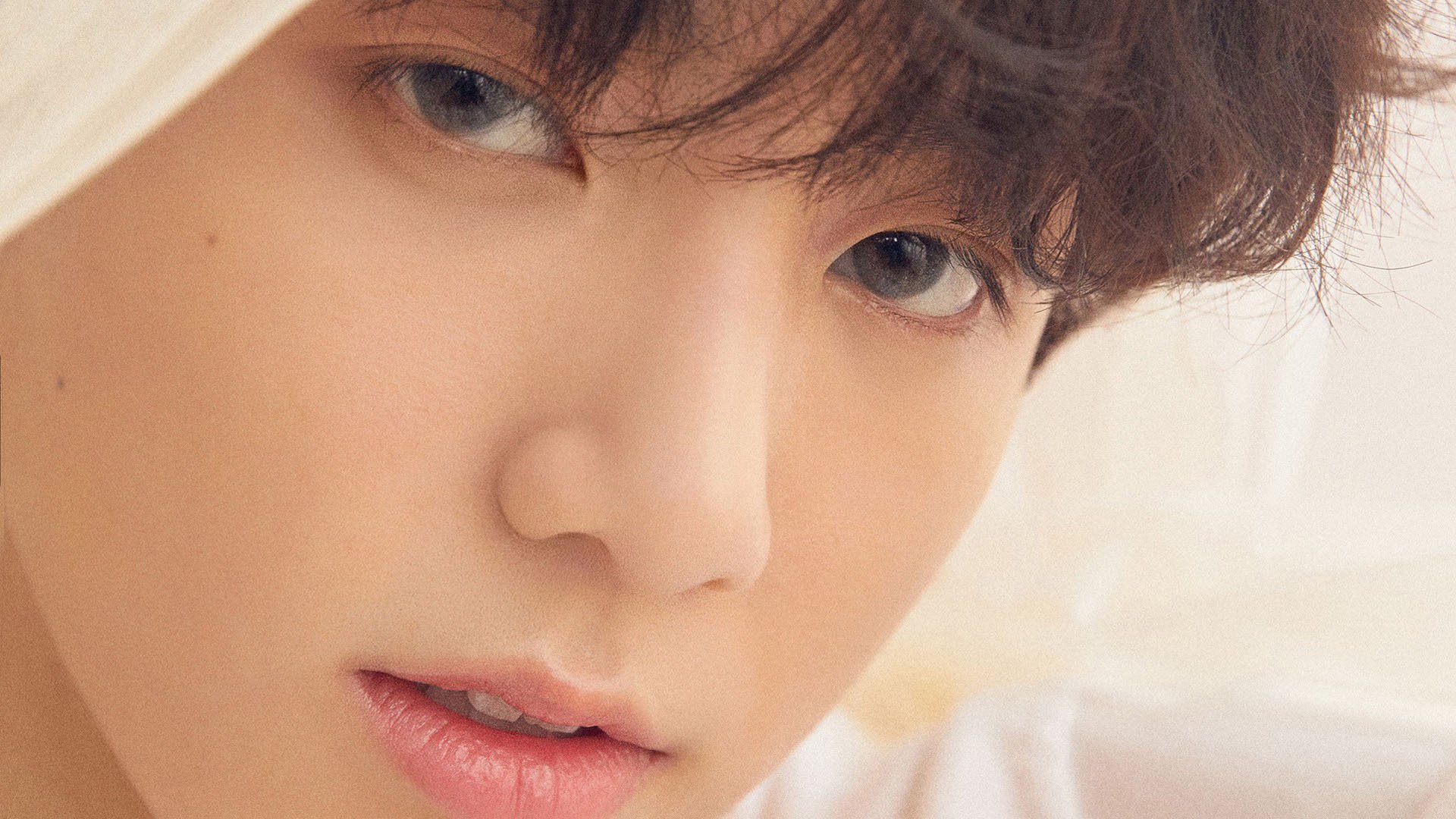 英超神奇瞬间不断,精彩进球和高难扑救令人震撼,英超球队进球纪录