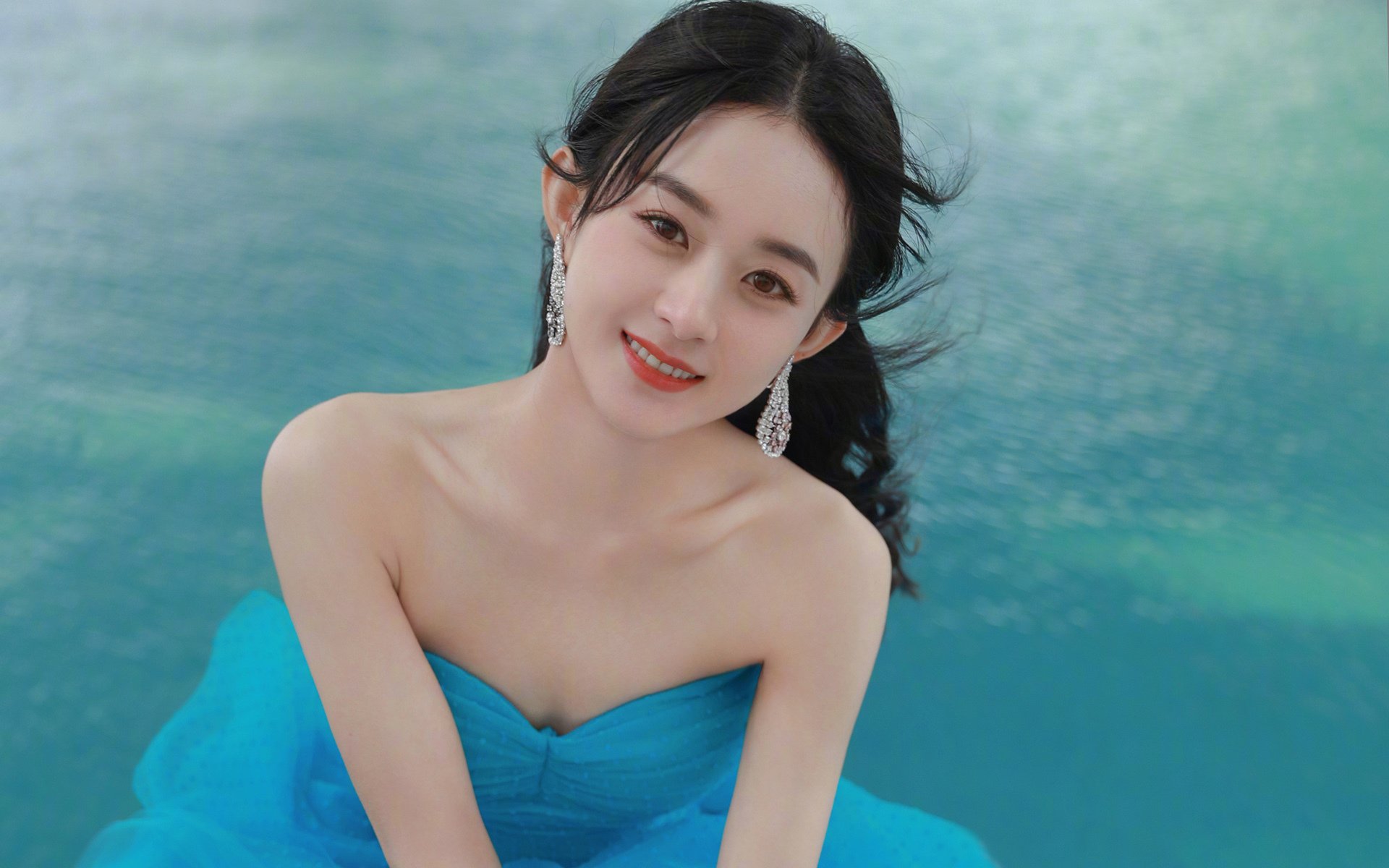 恩比德反击中完成暴扣全场沸腾，恩比德爆发